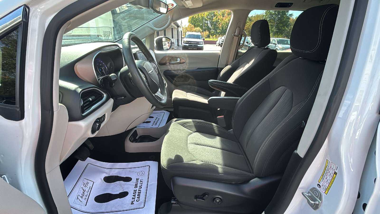 Car Connection Superstore - Used vehicle - MINIVAN CHRYSLER VOYAGER 2023