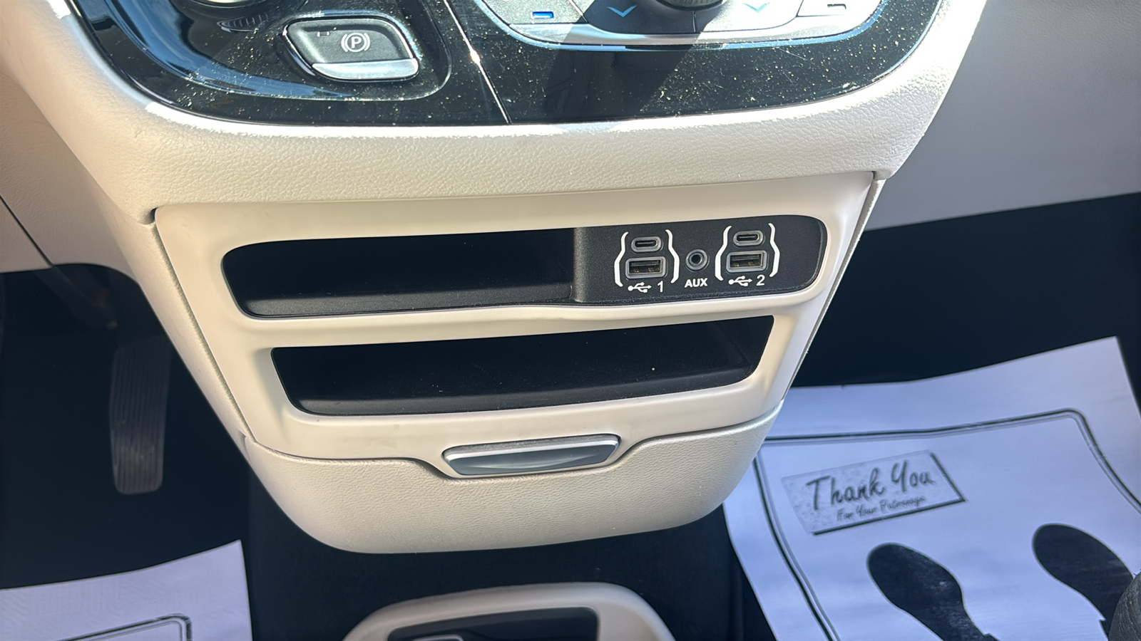 Car Connection Superstore - Used vehicle - MINIVAN CHRYSLER VOYAGER 2023