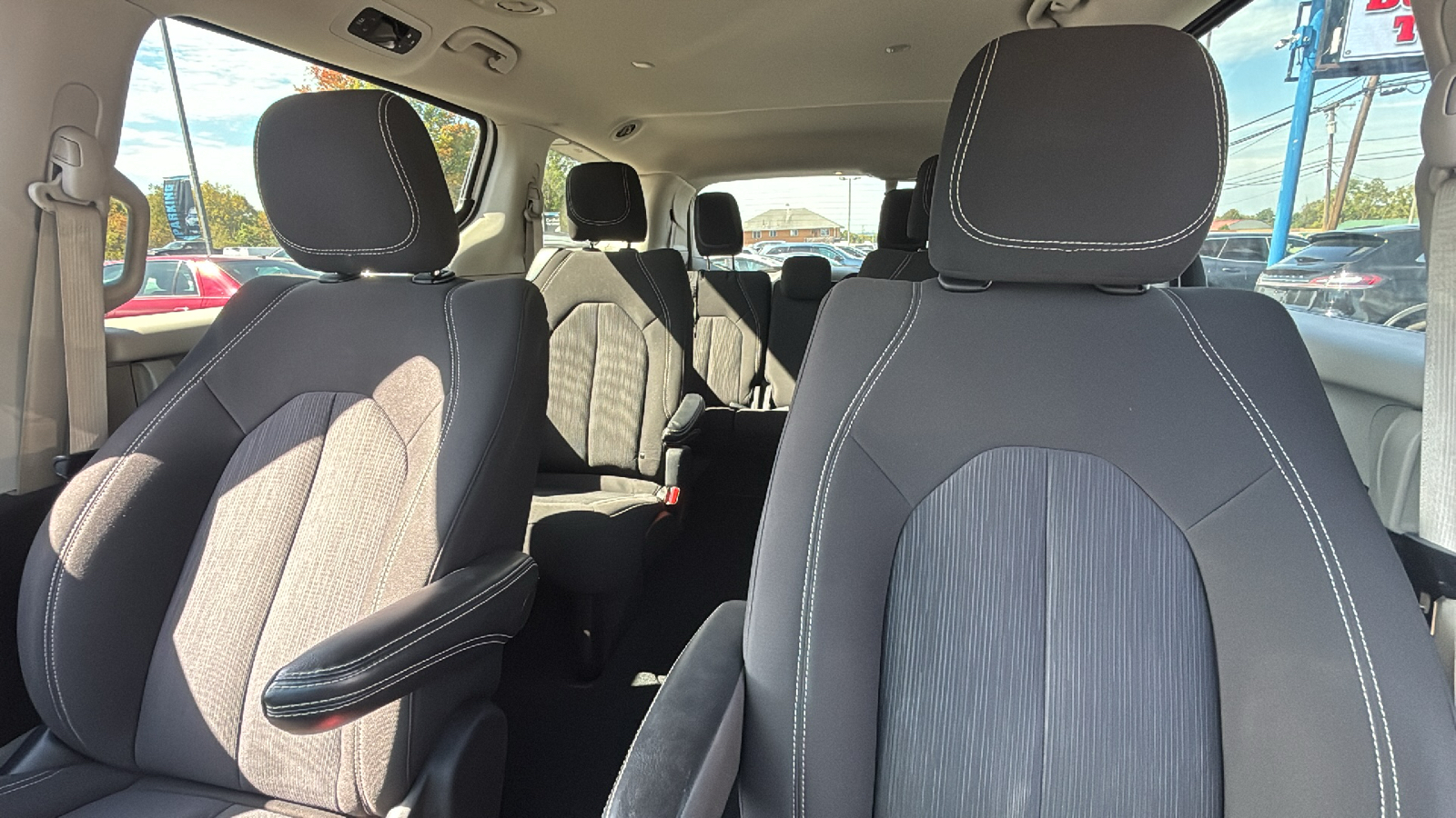 Car Connection Superstore - Used vehicle - MINIVAN CHRYSLER VOYAGER 2023