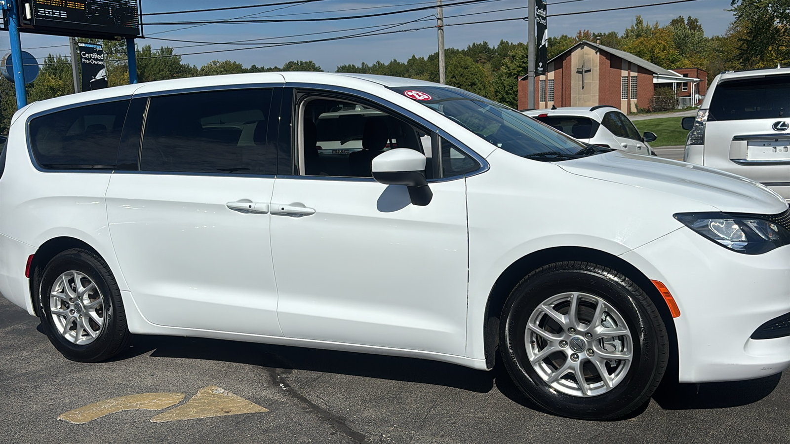 Car Connection Superstore - Used vehicle - MINIVAN CHRYSLER VOYAGER 2023