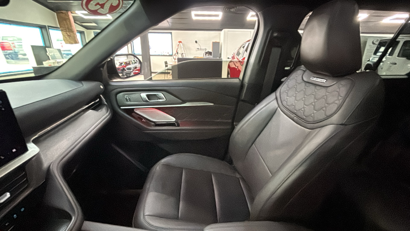 Car Connection Superstore - Used vehicle - SUV FORD EXPLORER 2025