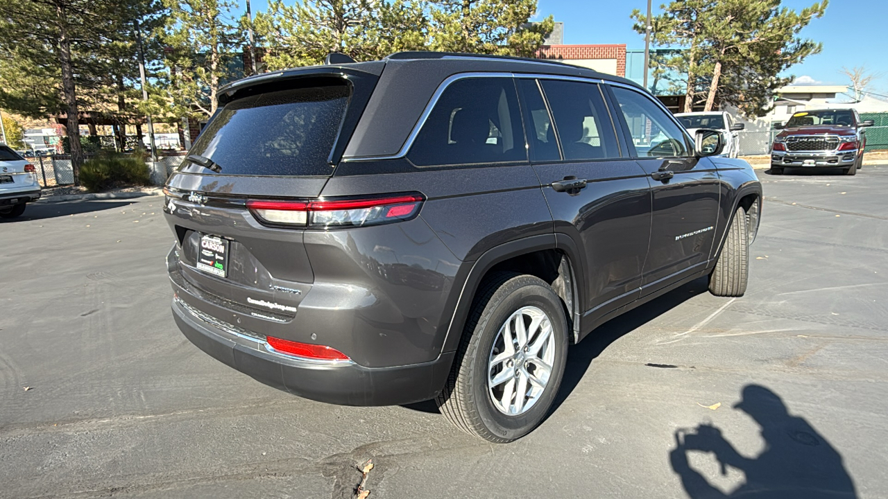 2023 Jeep Grand Cherokee Laredo 3