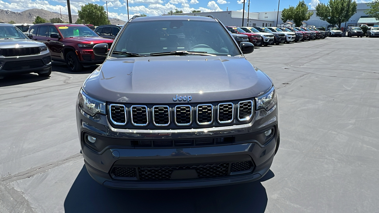 2024 Jeep Compass LATITUDE 4X4 8