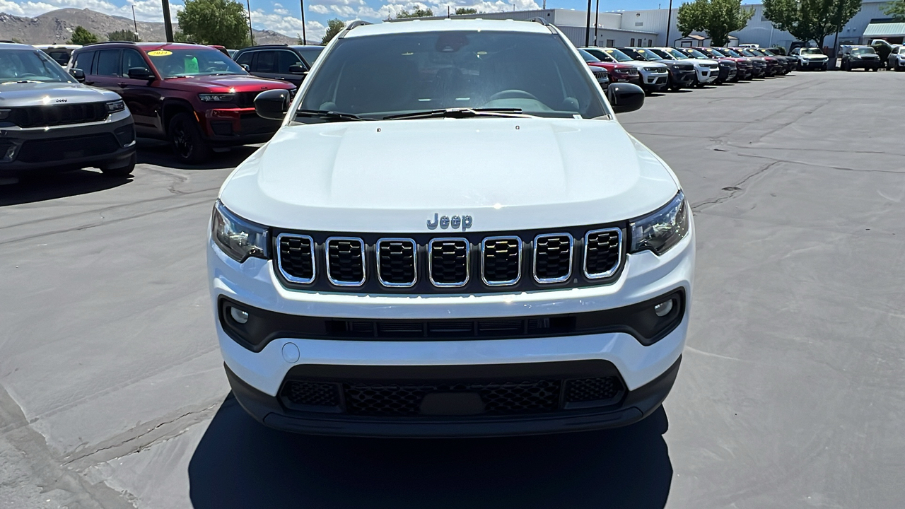 2024 Jeep Compass LATITUDE 4X4 8