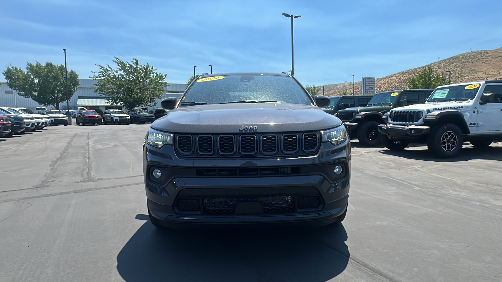 2024 Jeep Compass LATITUDE 4X4 8