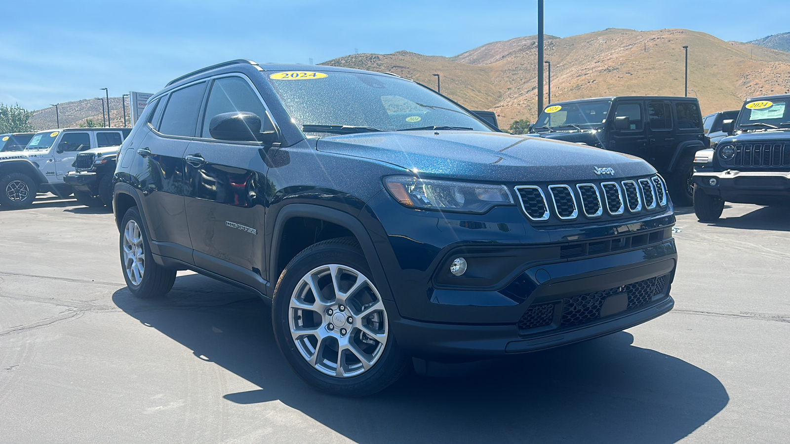 2024 Jeep Compass LATITUDE LUX 4X4 1