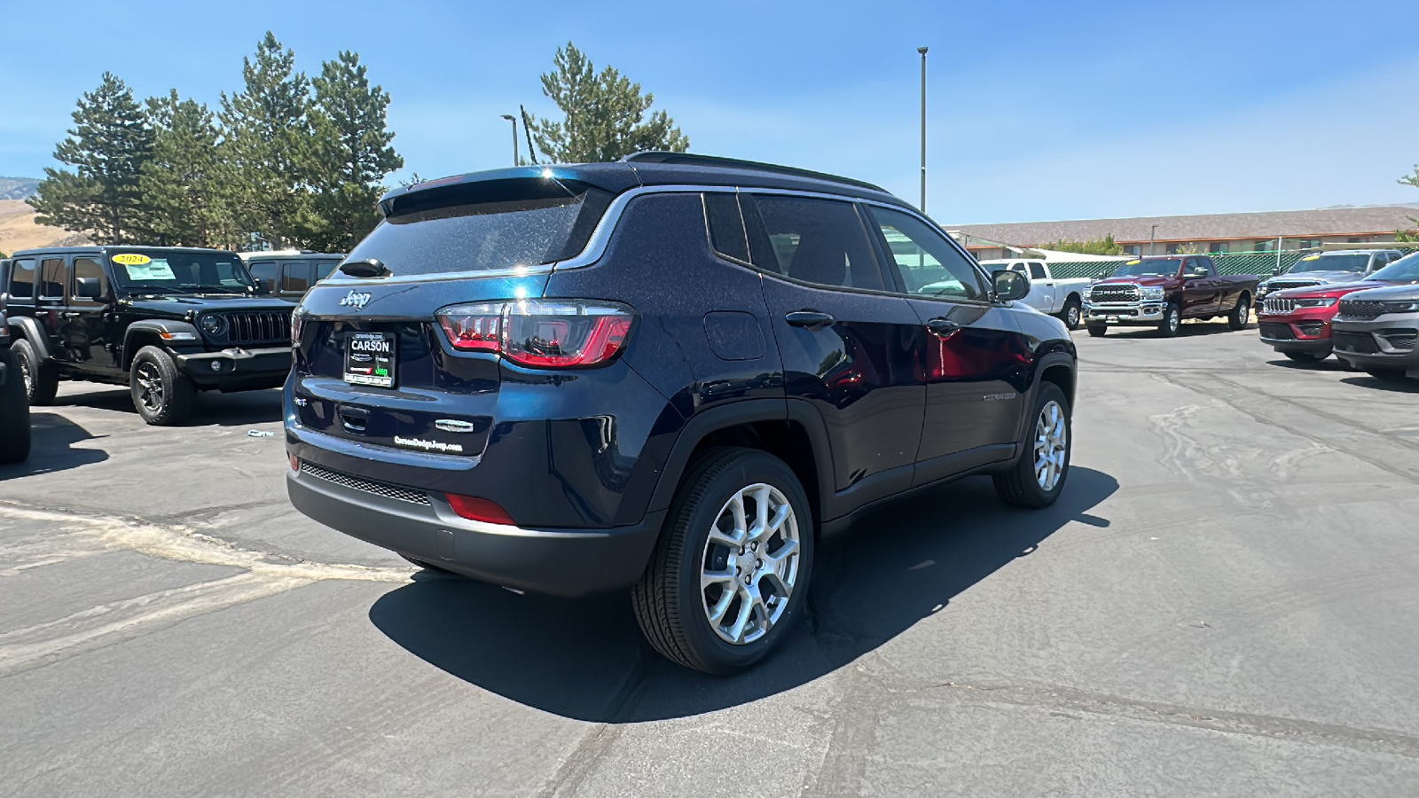 2024 Jeep Compass LATITUDE LUX 4X4 3