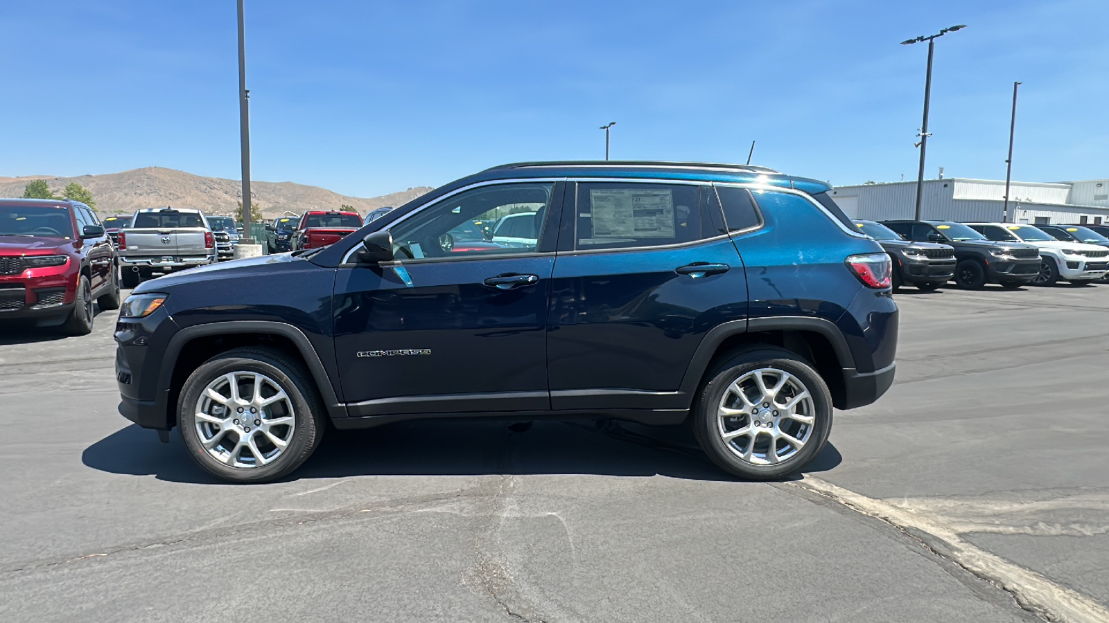 2024 Jeep Compass LATITUDE LUX 4X4 6