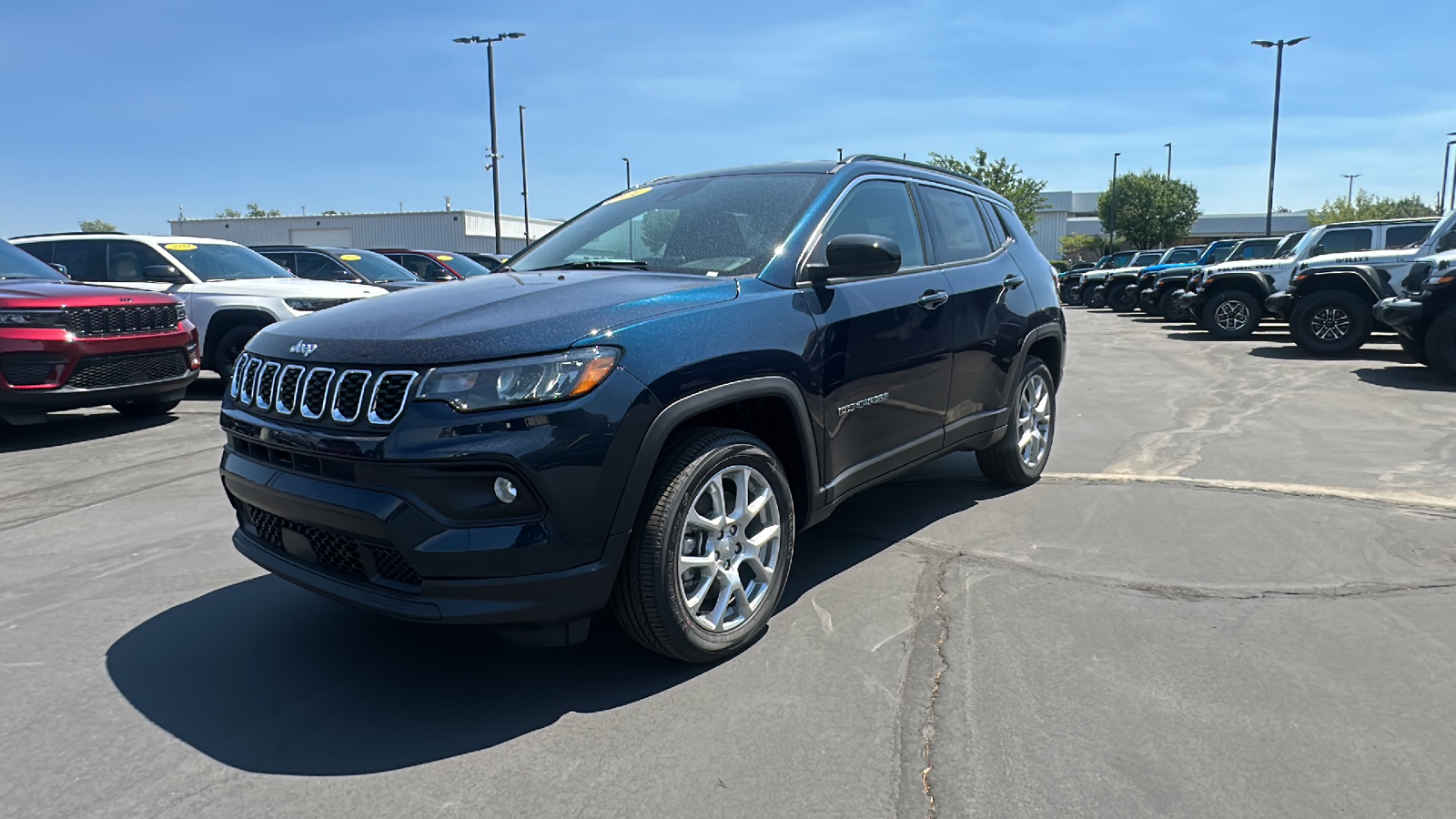 2024 Jeep Compass LATITUDE LUX 4X4 7