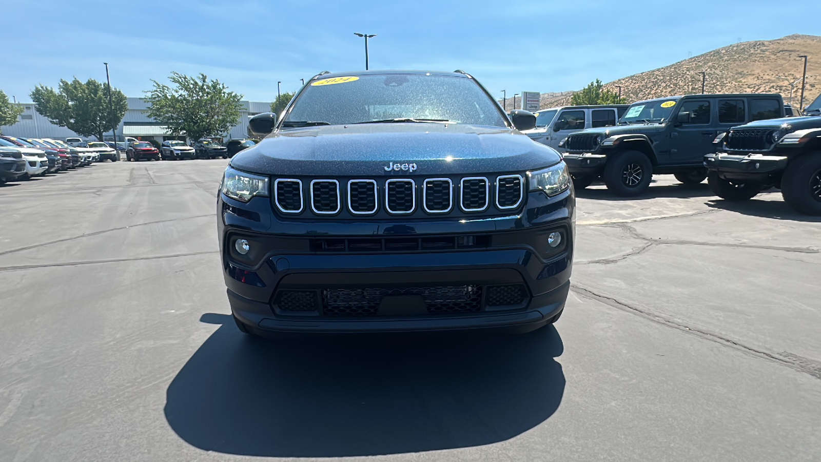 2024 Jeep Compass LATITUDE LUX 4X4 8