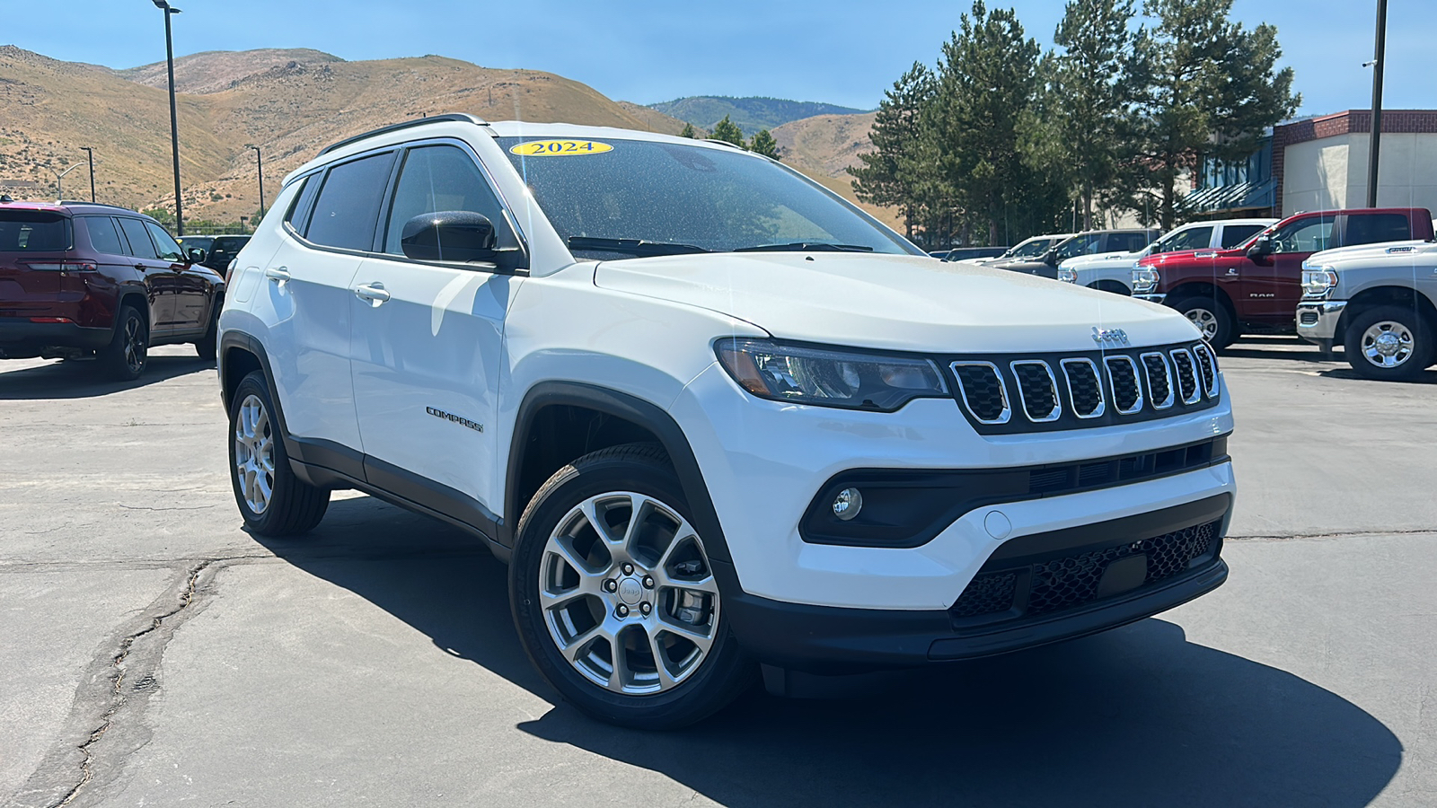 2024 Jeep Compass LATITUDE LUX 4X4 1