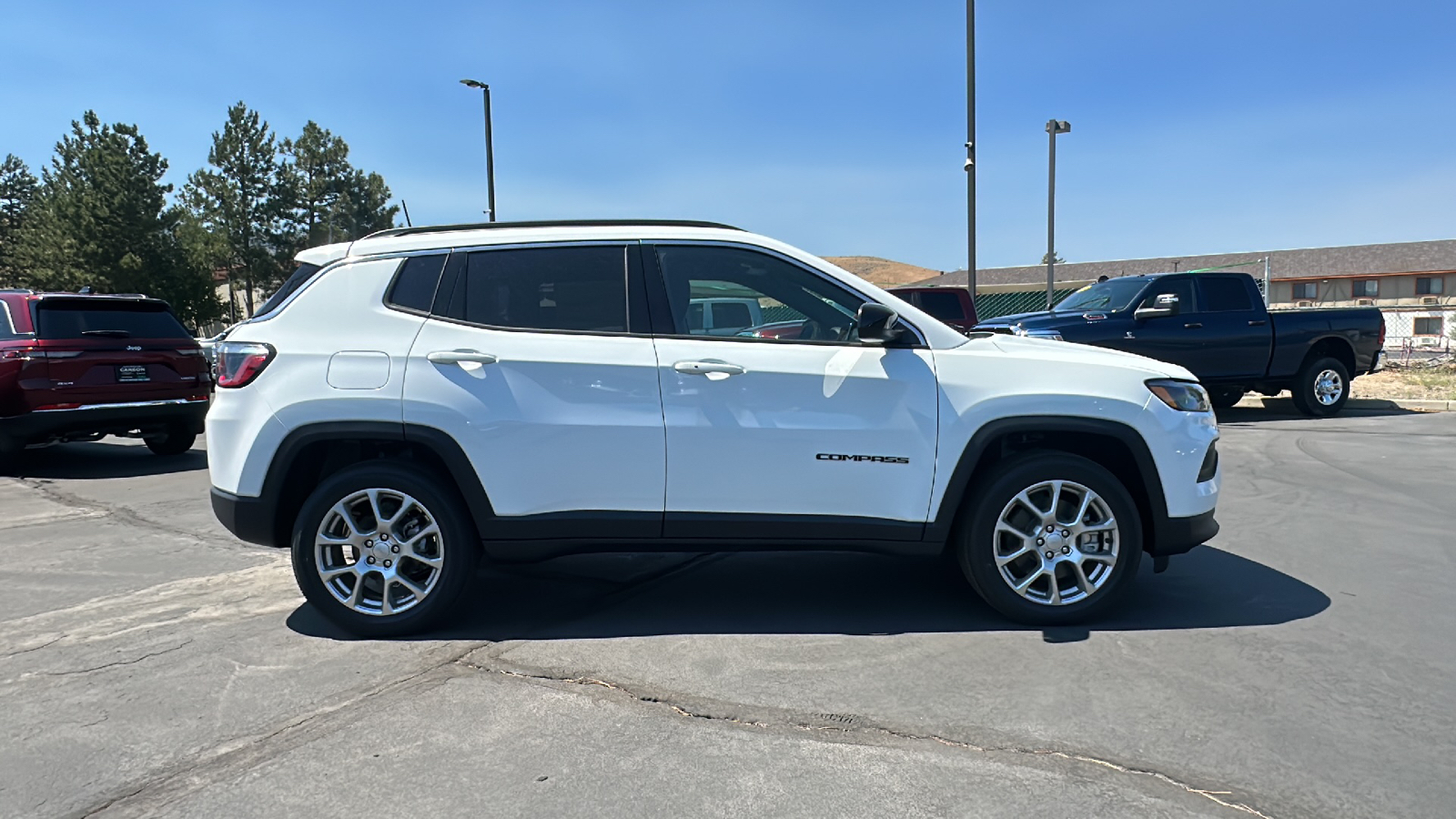 2024 Jeep Compass LATITUDE LUX 4X4 2