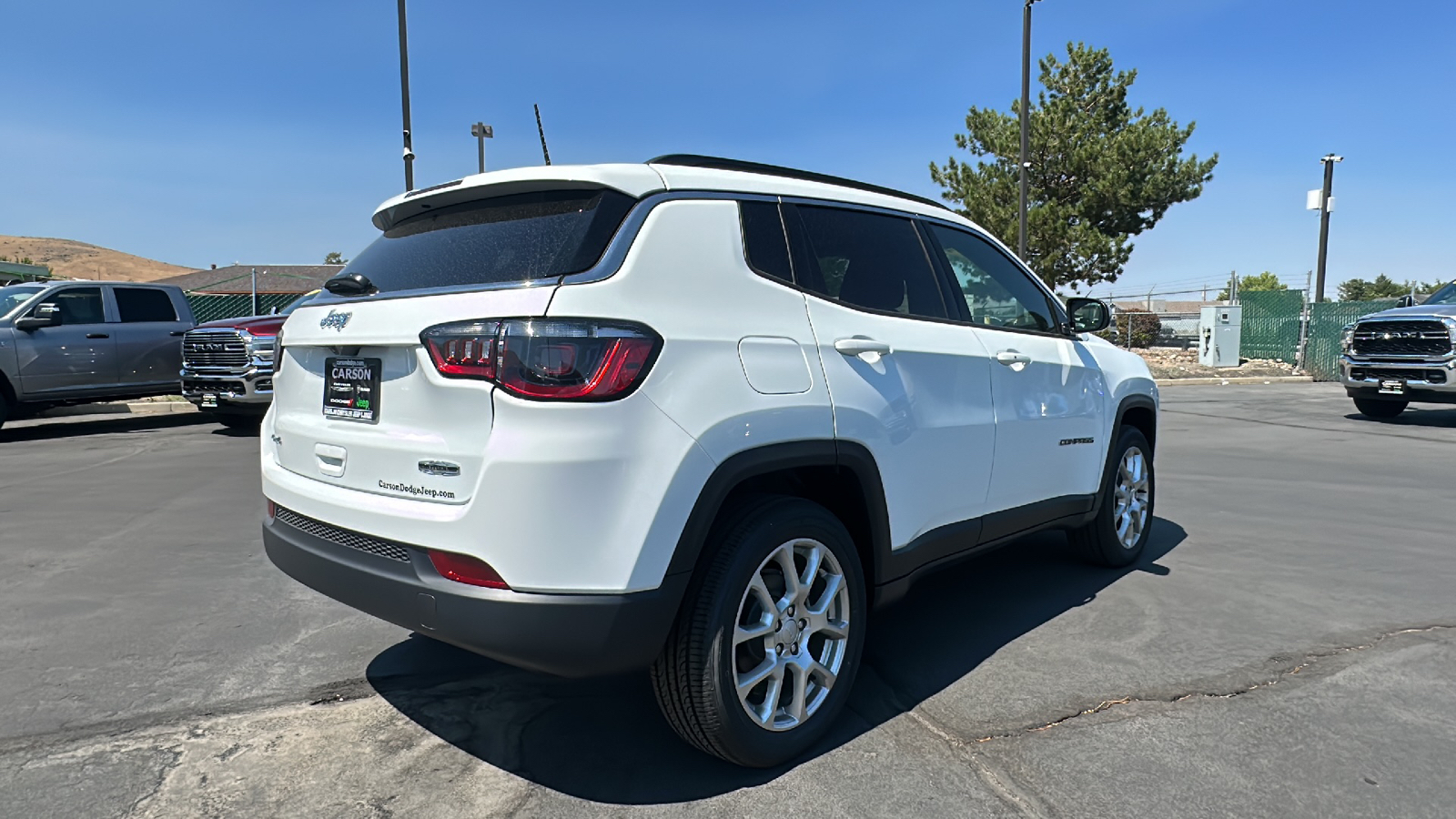 2024 Jeep Compass LATITUDE LUX 4X4 3