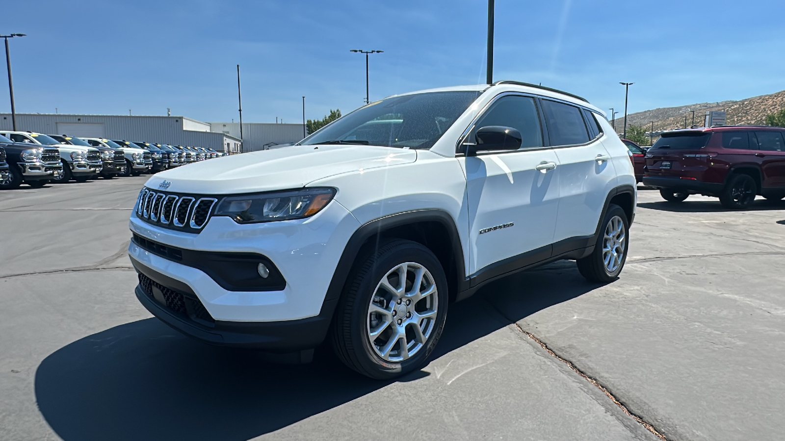 2024 Jeep Compass LATITUDE LUX 4X4 7