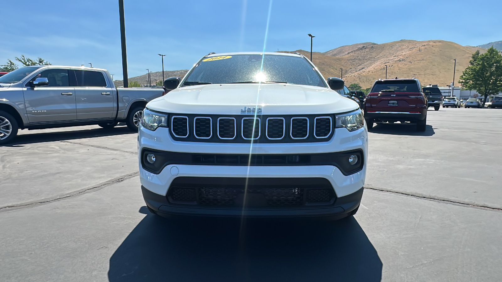 2024 Jeep Compass LATITUDE LUX 4X4 8