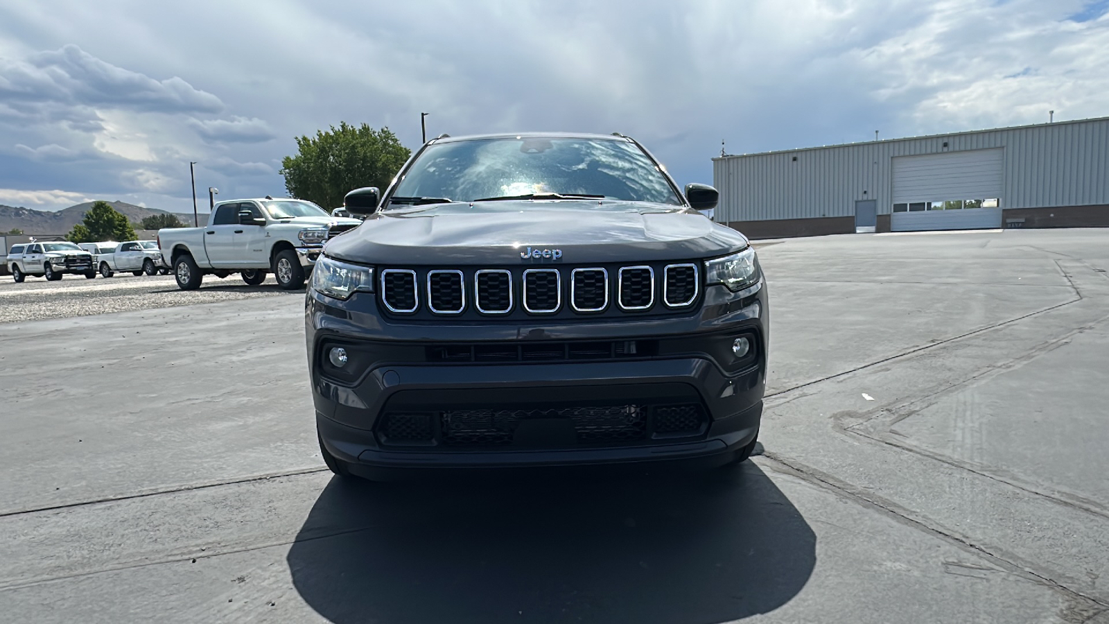 2024 Jeep Compass LATITUDE 4X4 8