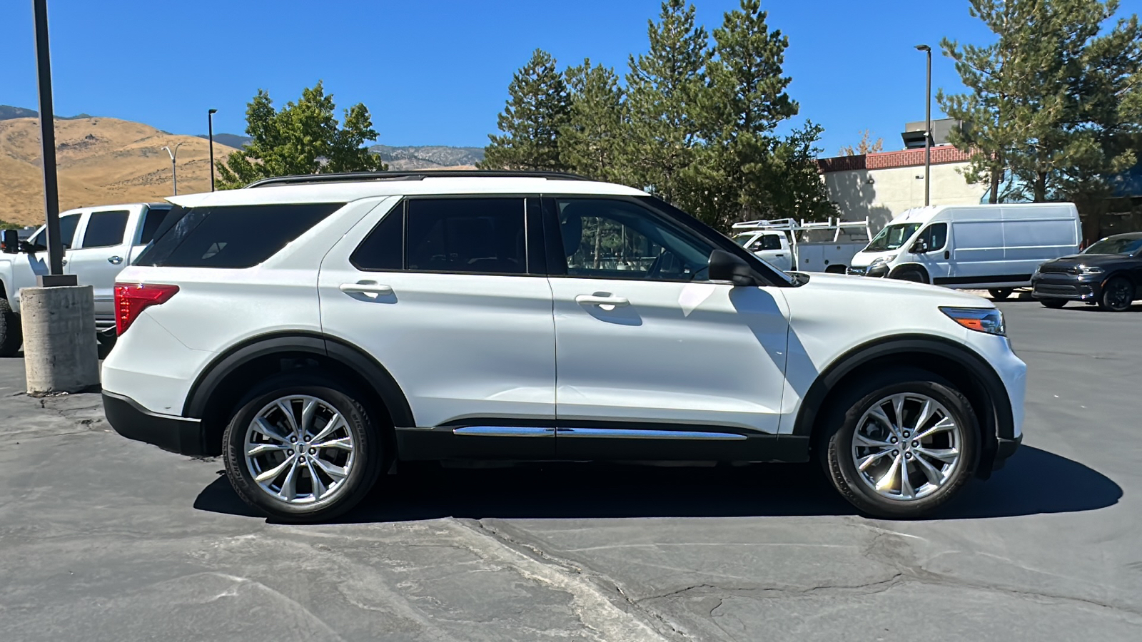 2022 Ford Explorer XLT 2