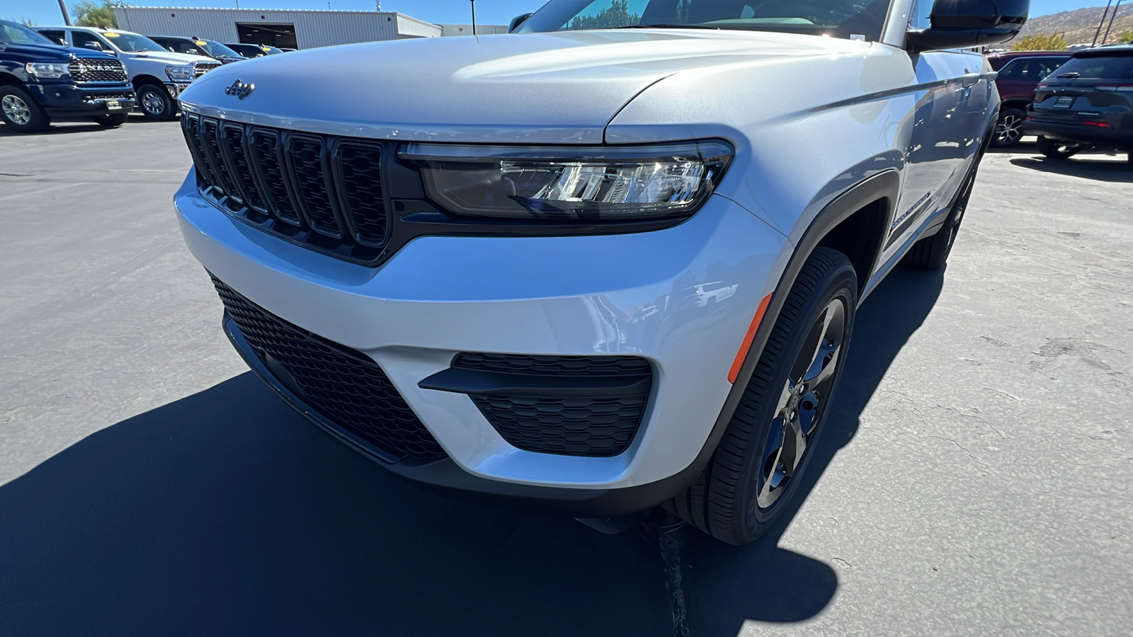 2024 Jeep Grand Cherokee ALTITUDE X 4X4 9