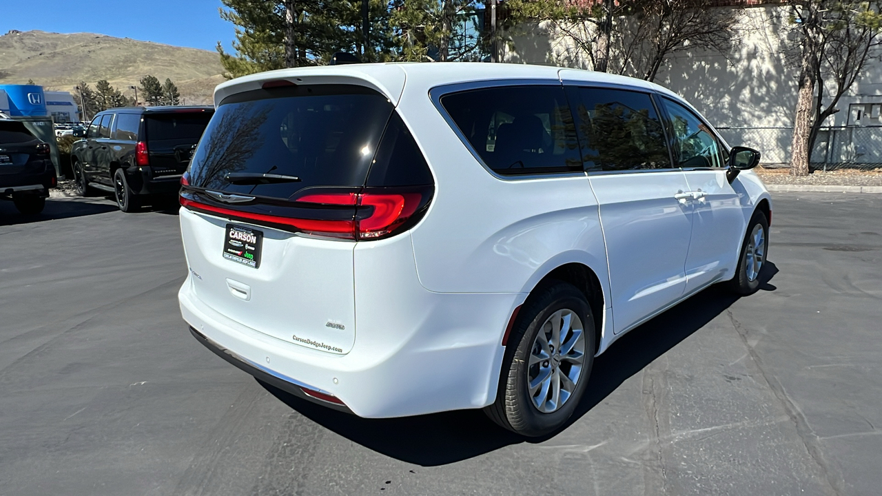 2024 Chrysler Pacifica TOURING L AWD 3