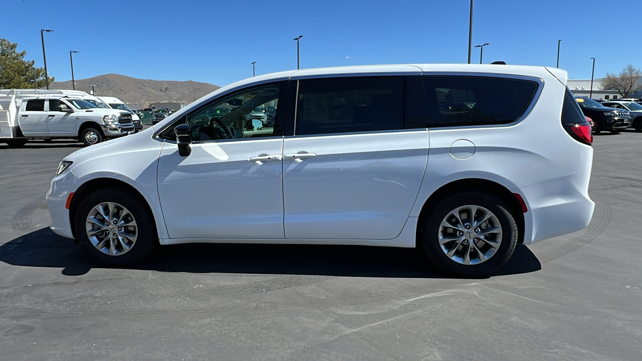 2024 Chrysler Pacifica TOURING L AWD 6