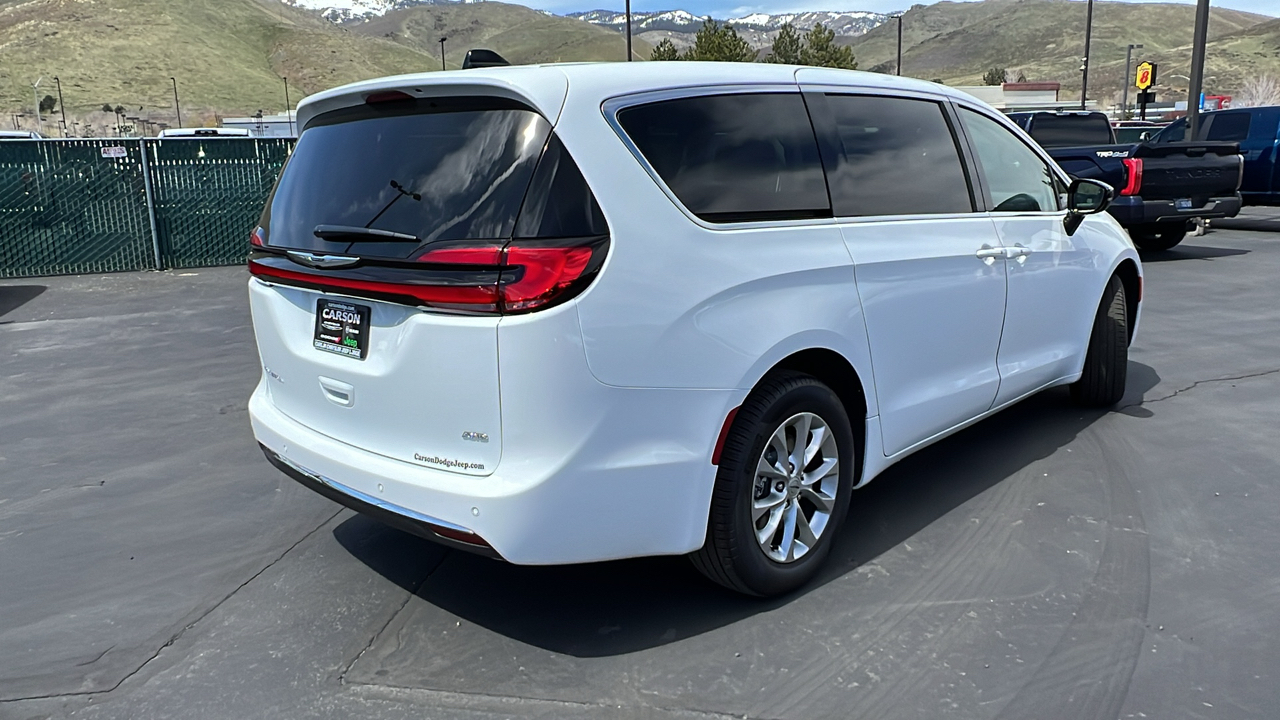 2024 Chrysler Pacifica TOURING L AWD 3