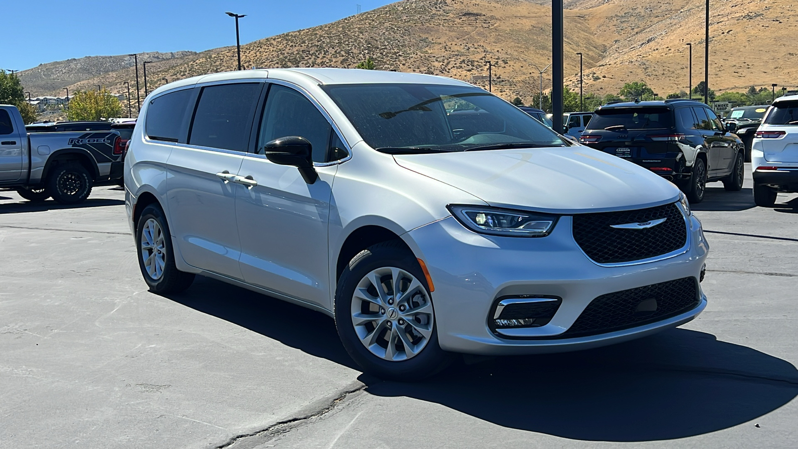 2024 Chrysler Pacifica TOURING L AWD 1