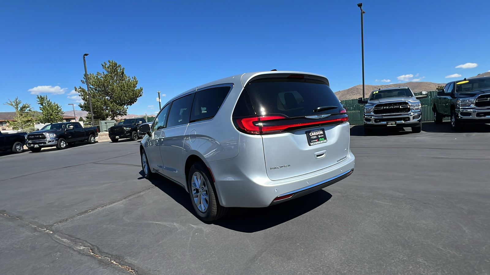 2024 Chrysler Pacifica TOURING L AWD 5