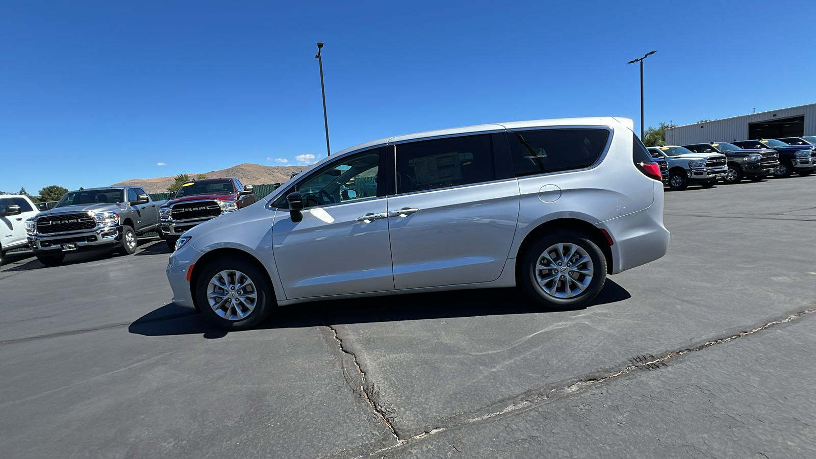 2024 Chrysler Pacifica TOURING L AWD 6