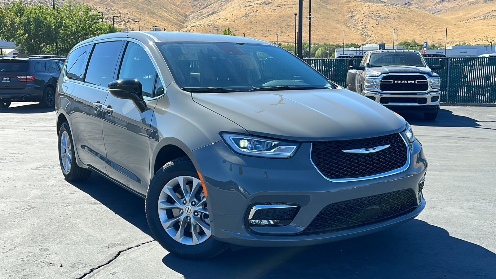 2024 Chrysler Pacifica TOURING L AWD 1