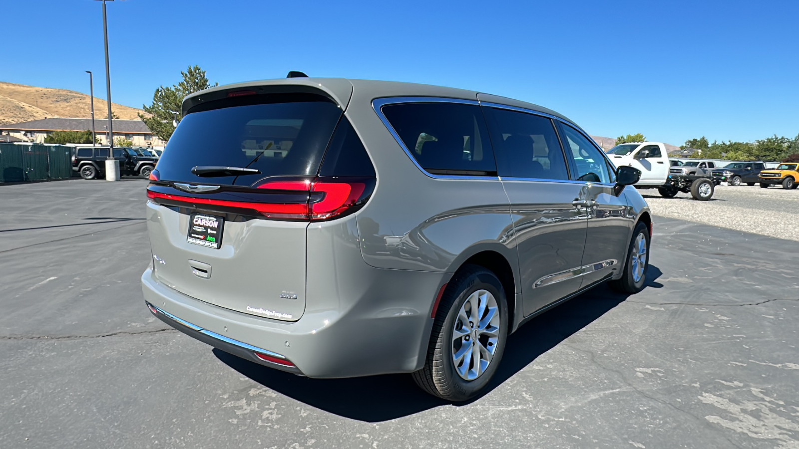 2024 Chrysler Pacifica TOURING L AWD 3