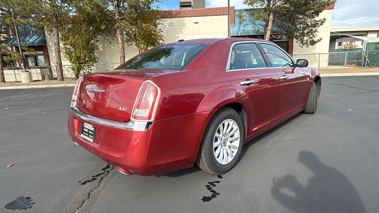 2013 Chrysler 300 Base 3