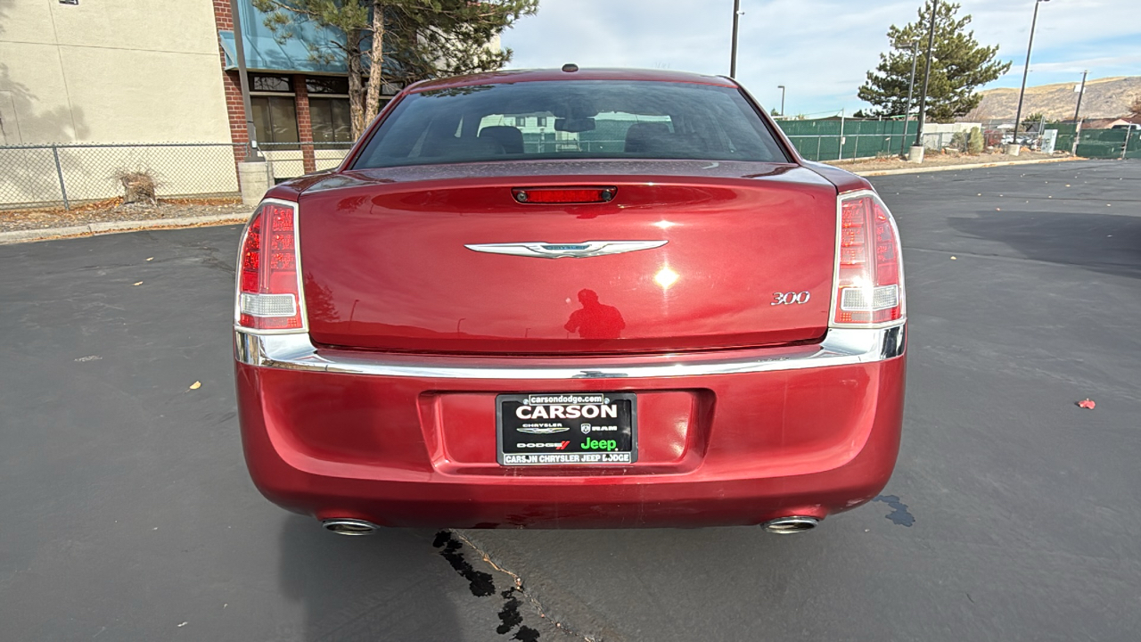 2013 Chrysler 300 Base 4