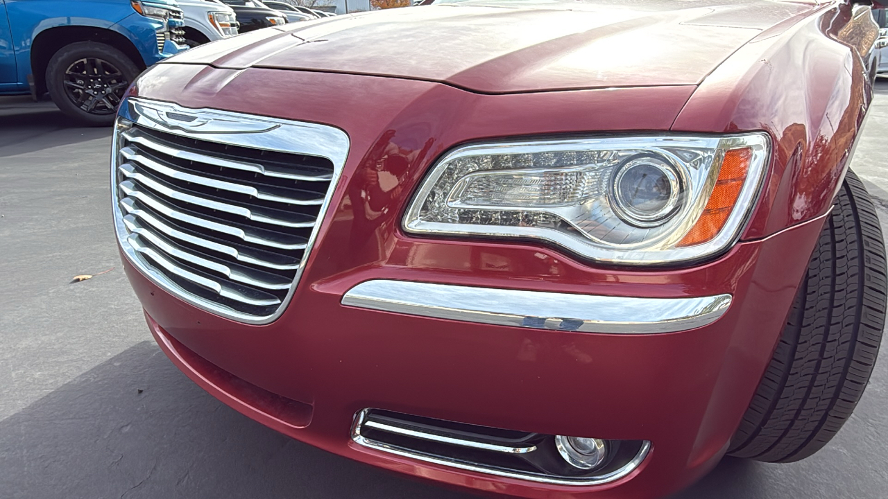 2013 Chrysler 300 Base 9