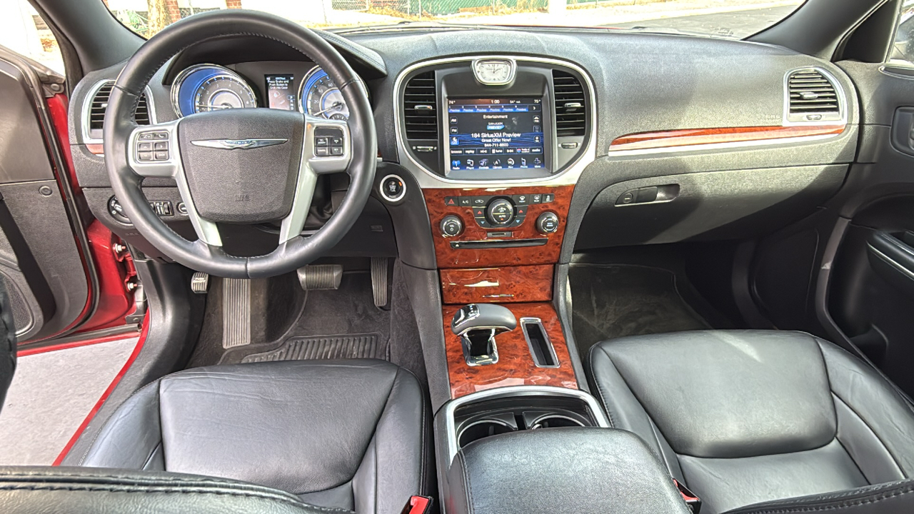 2013 Chrysler 300 Base 19