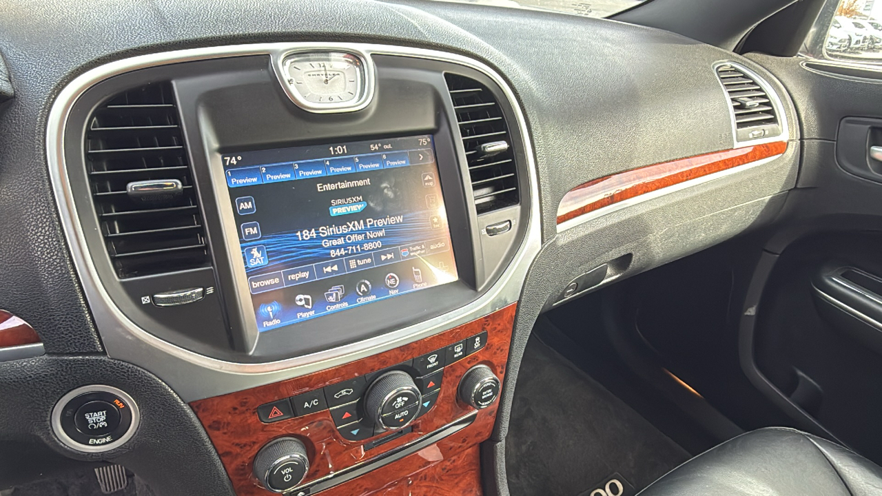 2013 Chrysler 300 Base 27