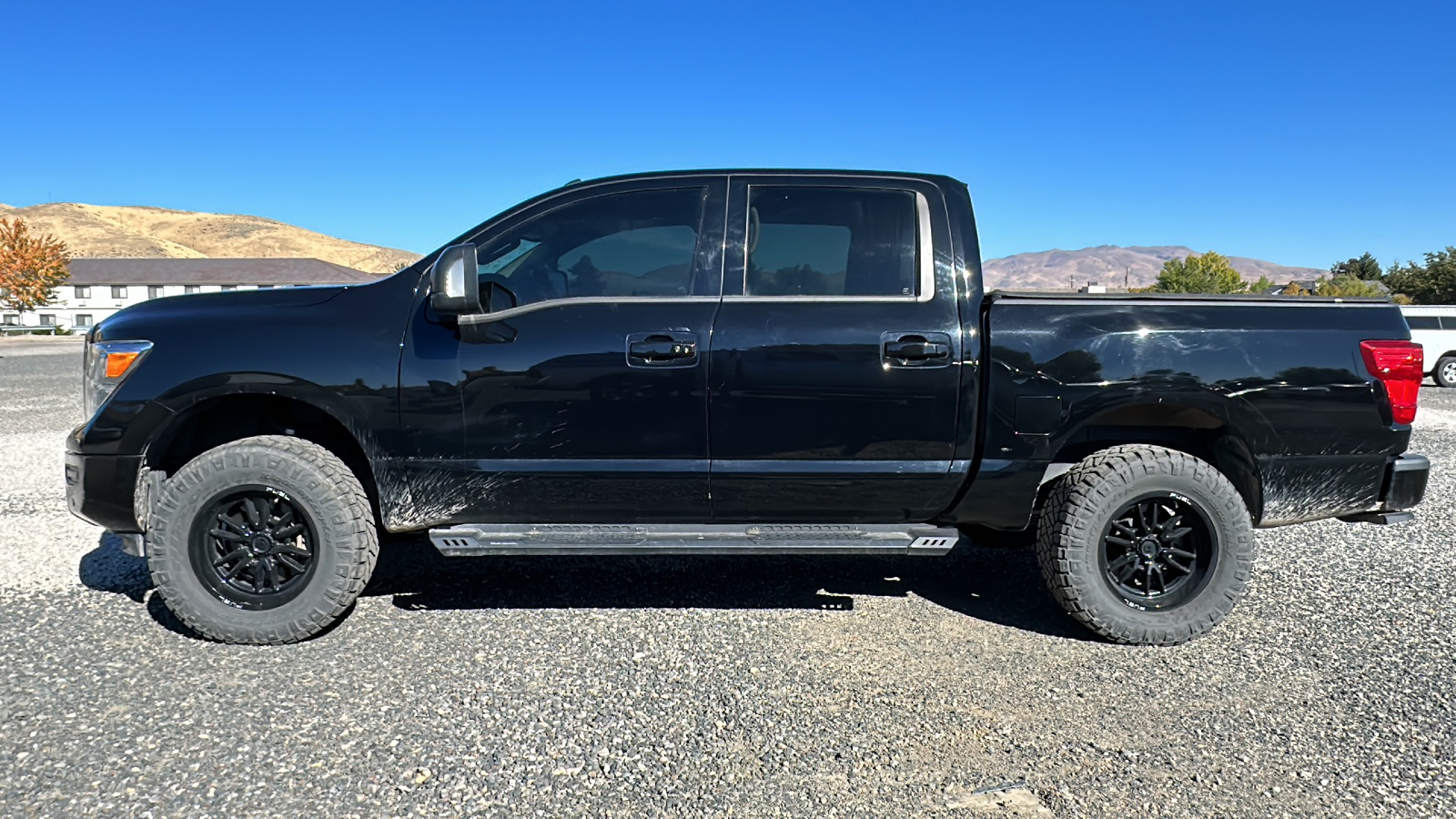 2021 Nissan Titan SV 2