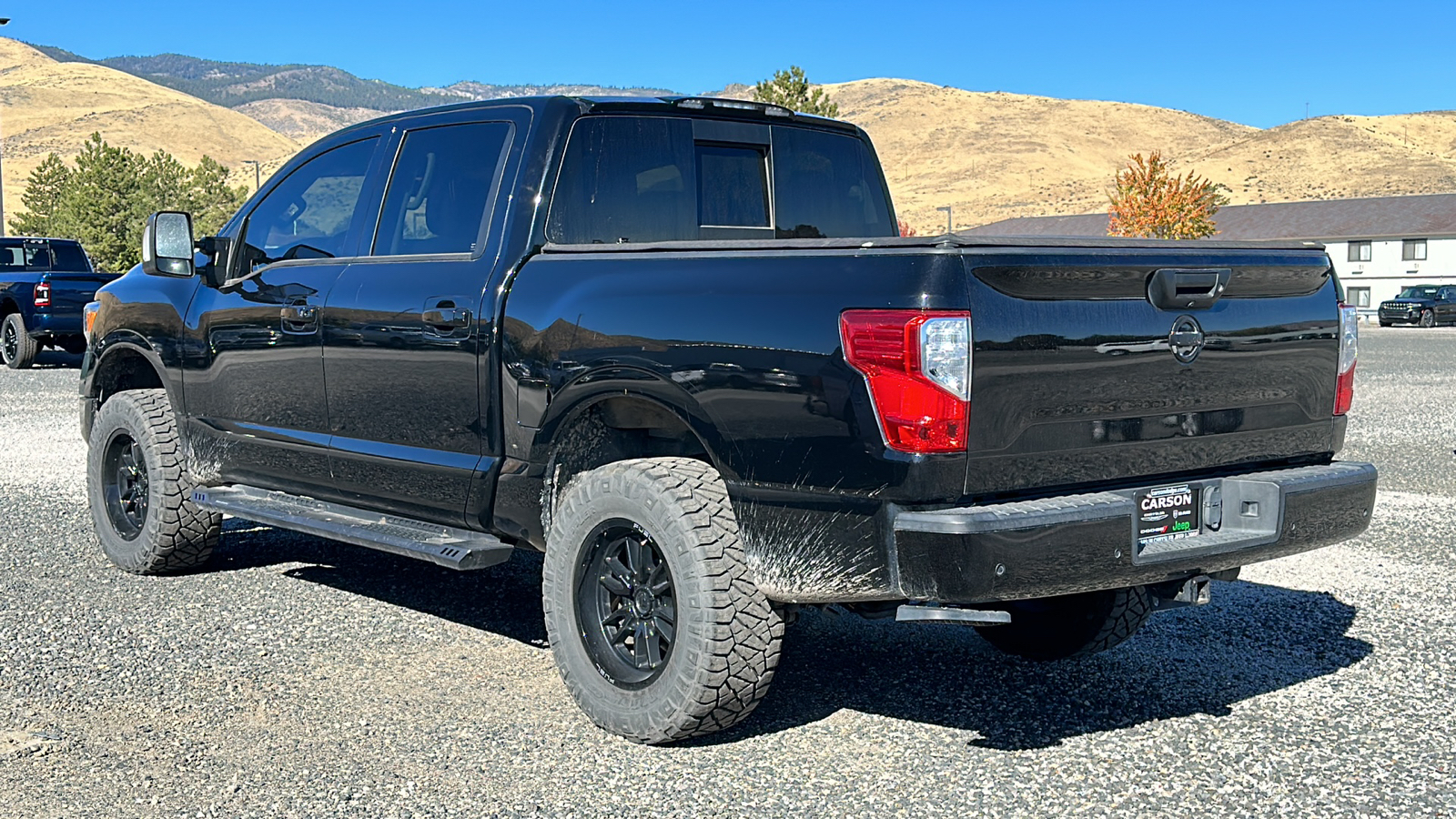 2021 Nissan Titan SV 3