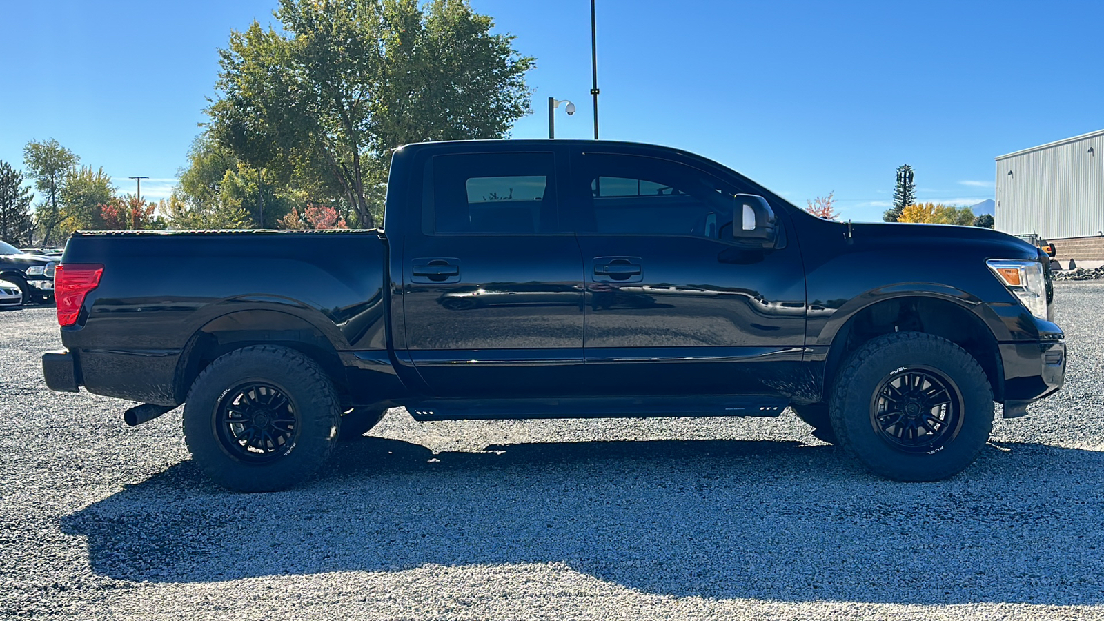 2021 Nissan Titan SV 6