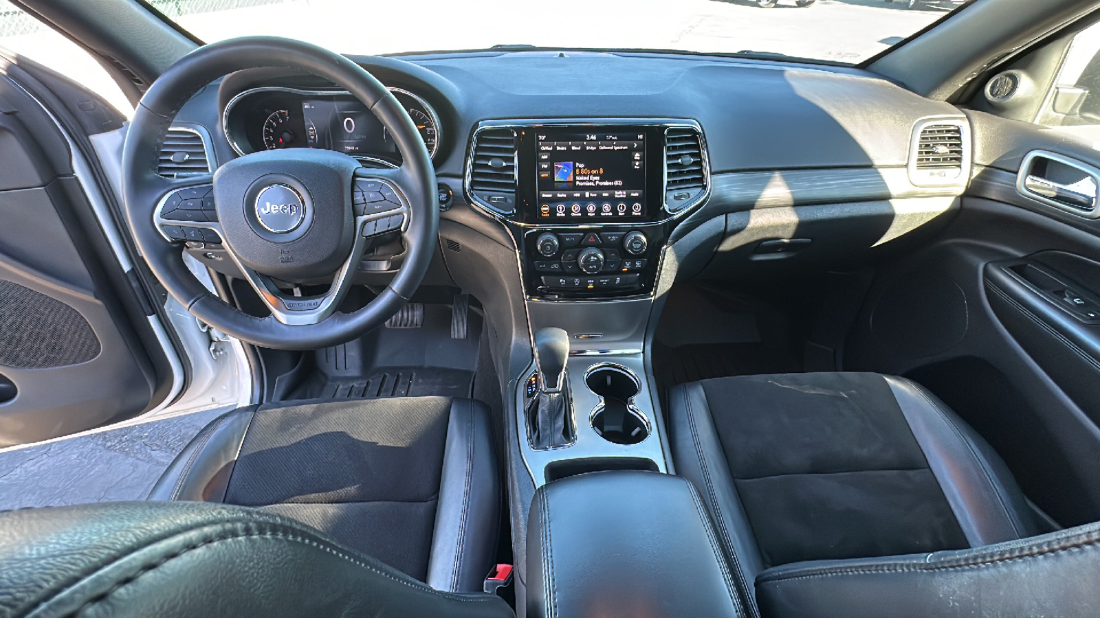 2019 Jeep Grand Cherokee Altitude 25