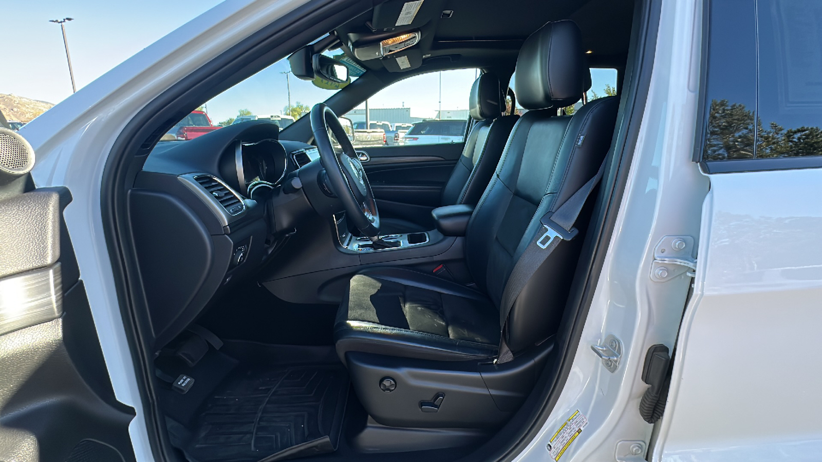 2019 Jeep Grand Cherokee Altitude 28