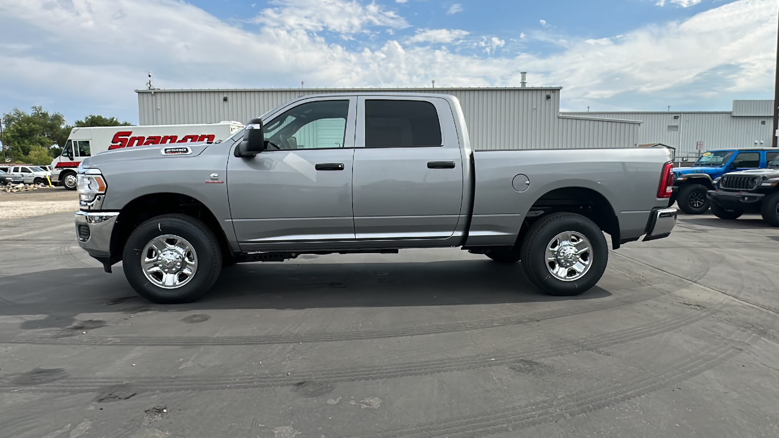 2024 Ram 2500 TRADESMAN CREW CAB 4X4 64 BOX 6