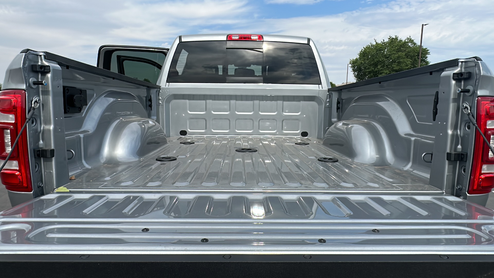 2024 Ram 2500 TRADESMAN CREW CAB 4X4 64 BOX 16