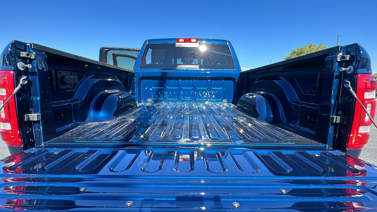 2024 Ram 2500 TRADESMAN CREW CAB 4X4 64 BOX 15