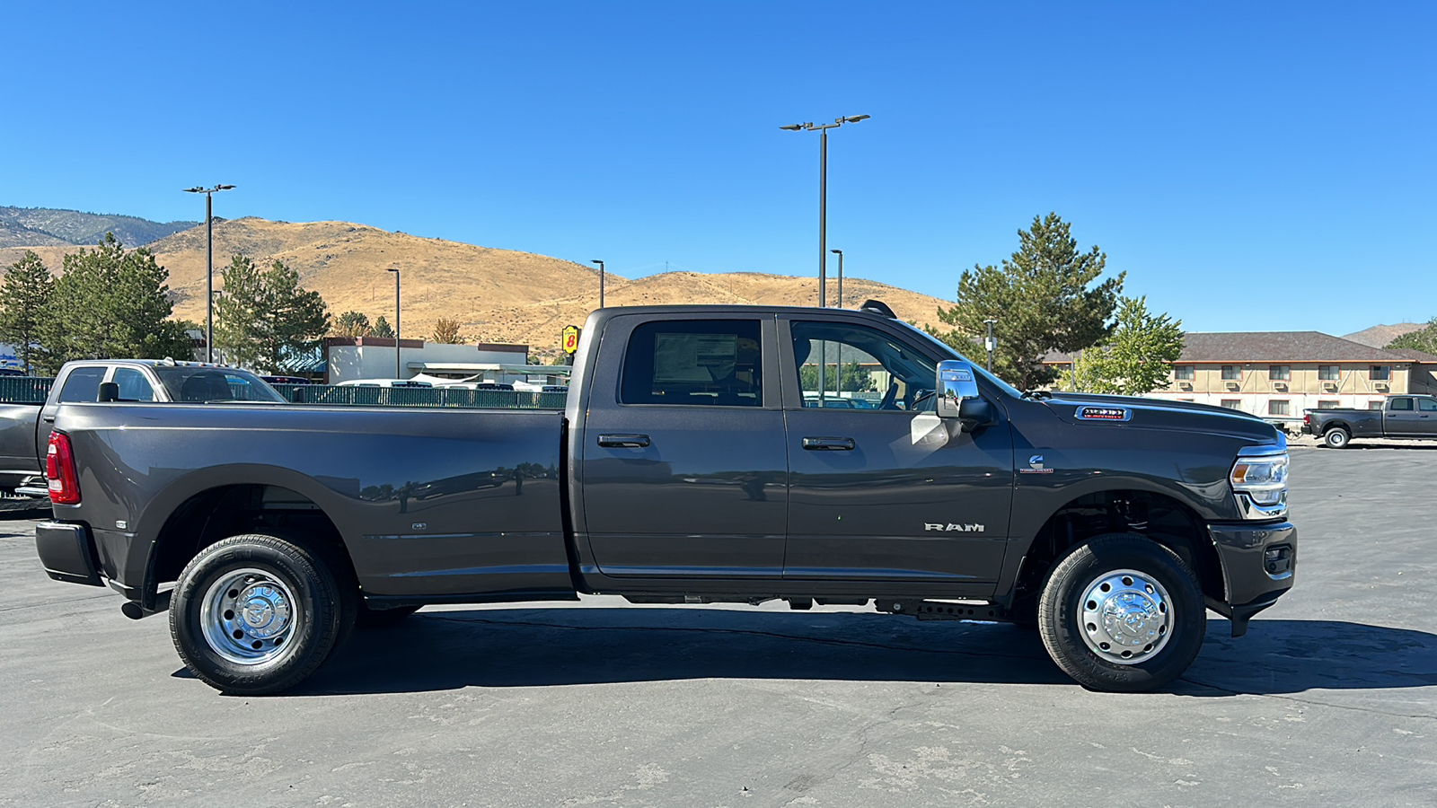 2024 Ram 3500 LARAMIE CREW CAB 4X4 8 BOX 2