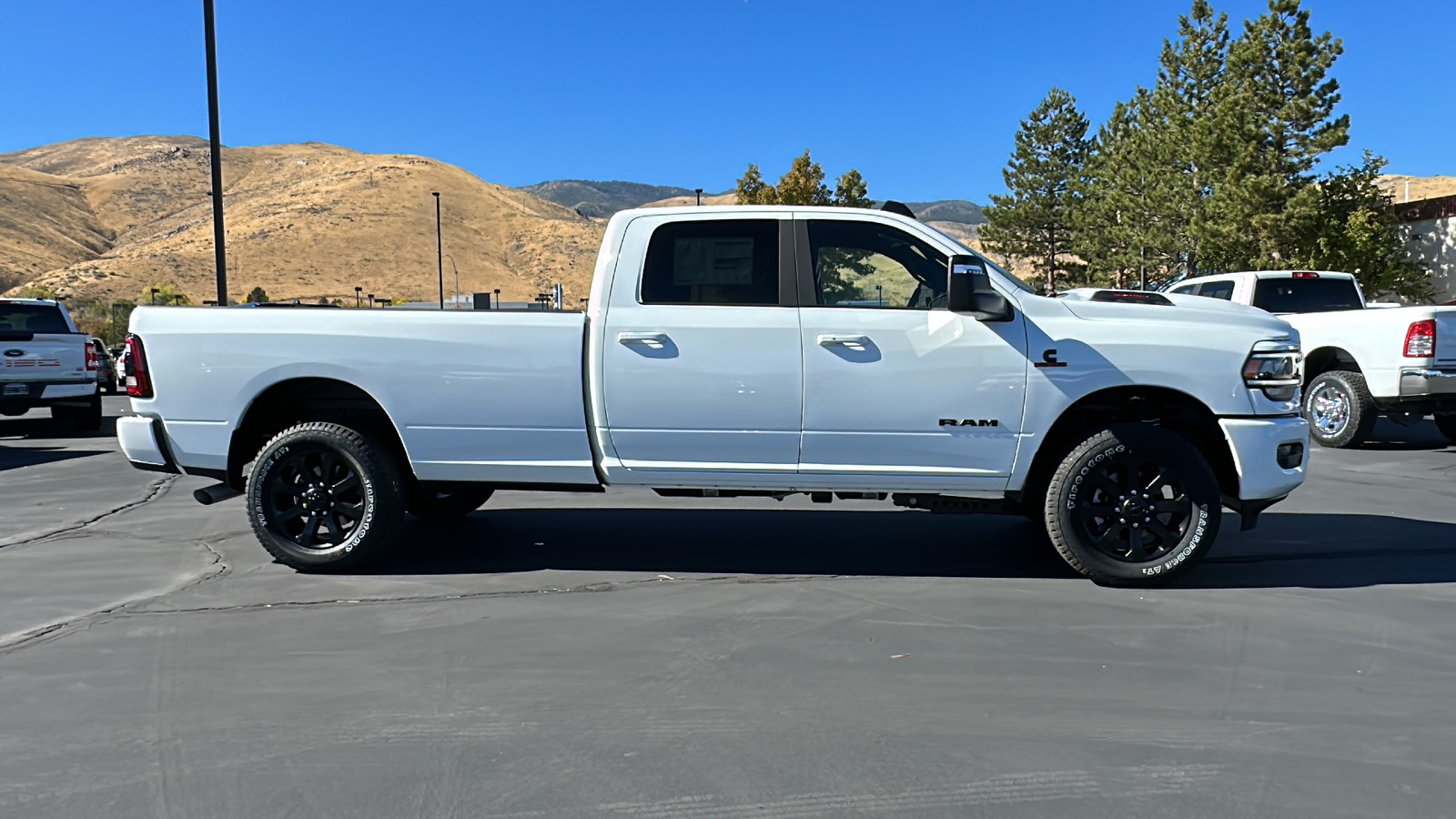 2024 Ram 3500 LARAMIE CREW CAB 4X4 8 BOX 2