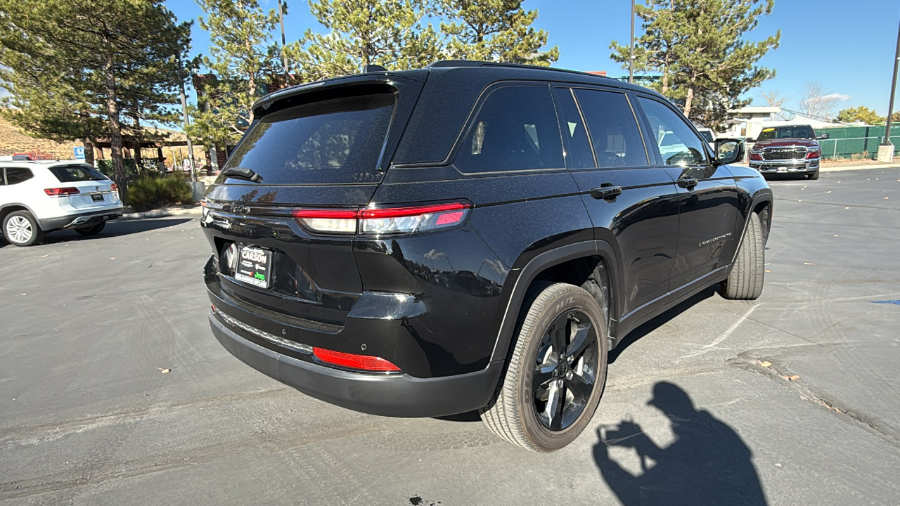 2023 Jeep Grand Cherokee Laredo 3