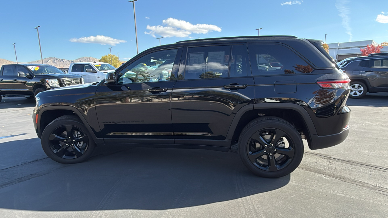 2023 Jeep Grand Cherokee Laredo 6