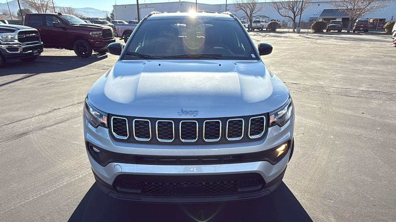 2025 Jeep Compass LATITUDE 4X4 8