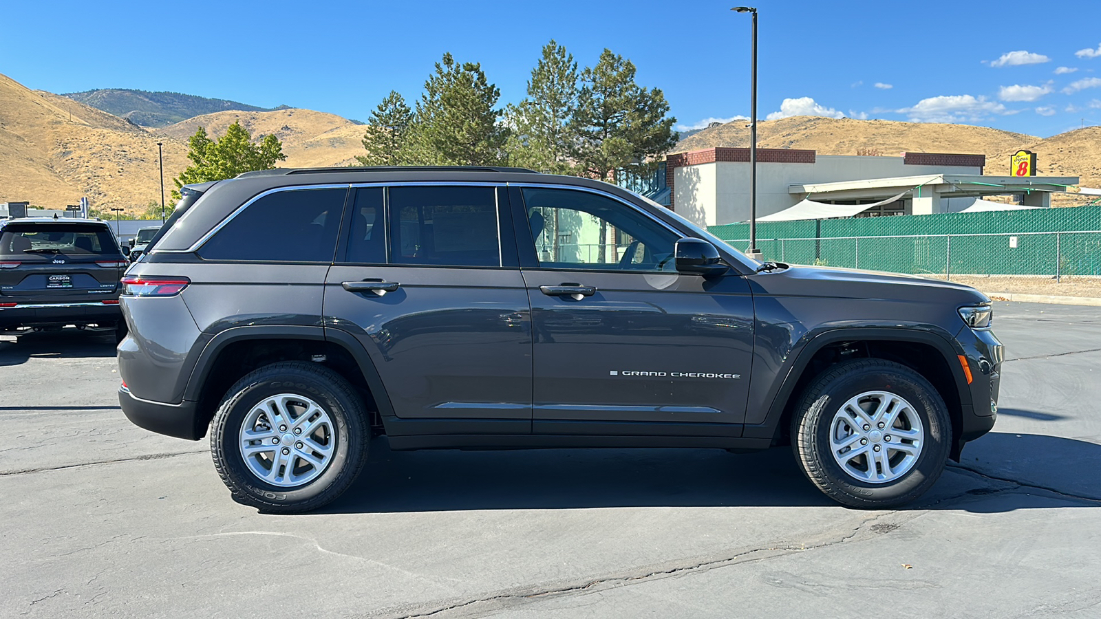 2025 Jeep Grand Cherokee LAREDO 4X4 2