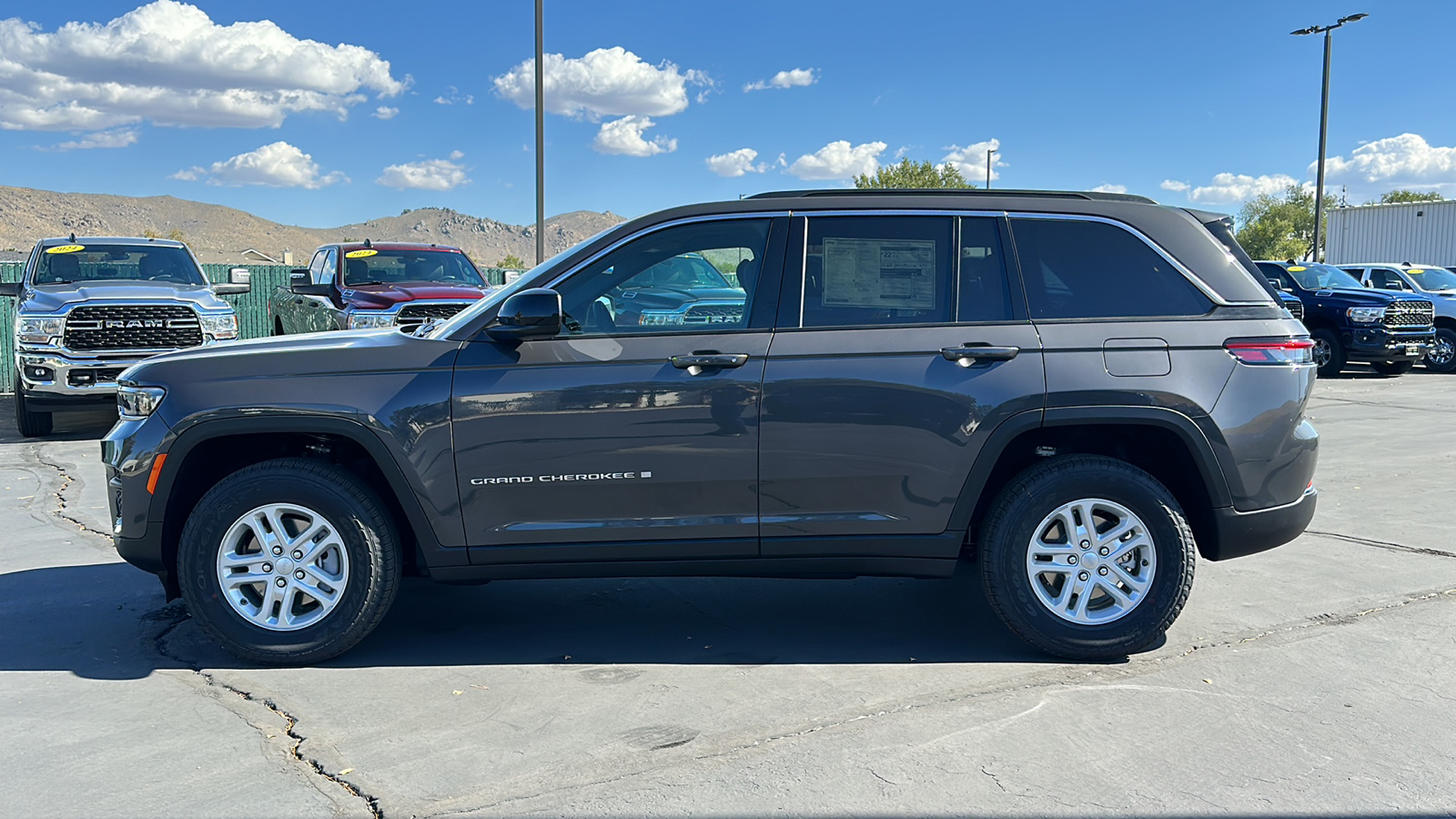 2025 Jeep Grand Cherokee LAREDO 4X4 6